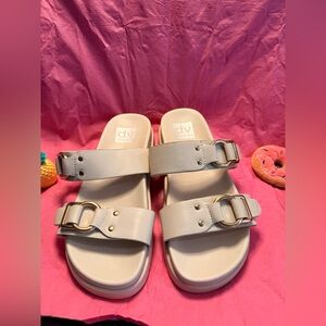 DV by Dolce Vita Women's Ivory Slide Sandals